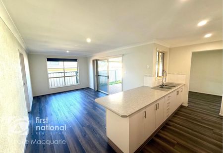 THREE BEDROOM FAMILY HOME - Photo 2