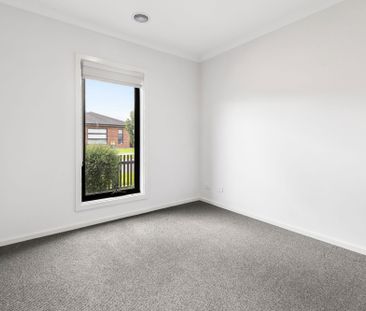 Modern 4 Bedroom Townhouse - Photo 2