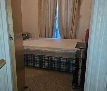 1 bedroom in a flat share to rent - Photo 1