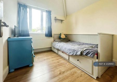 3 bedroom end of terrace house to rent - Photo 2