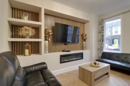 3 bedroom terraced house to rent - Photo 3