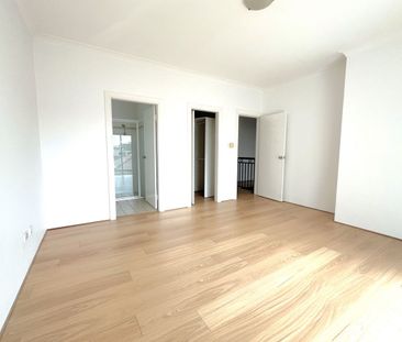 Spacious Duplex, Convenient Location - Photo 4