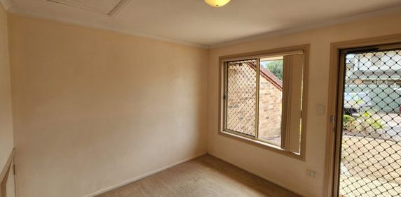 This comfortable 2-bedroom townhouse is in a perfect location - Photo 2