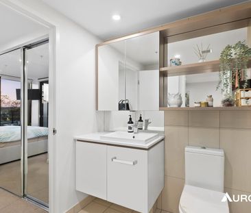 Stylish One-Bedroom Apartment with River Views and Expansive Balcony - Photo 4