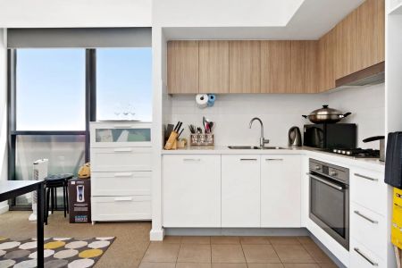 FURNISHED 1 BEDROOM APARTMENT WITH BRILLIANT VIEWS! - Photo 2