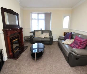 RM1, Eastern Avenue East, Romford - Photo 3