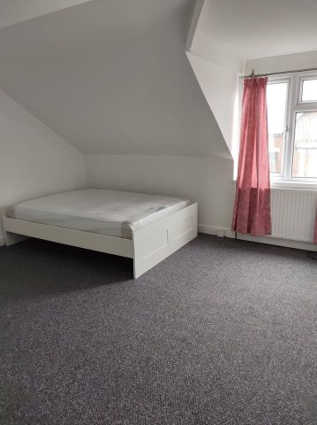 Studio Flat, Salisbury Road, M21 - Photo 3