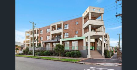 Spacious 3BR Apartment with Mountain Vista ! - Photo 4