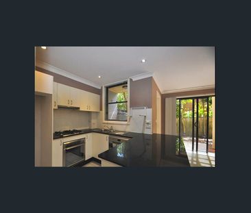 Cozy Townhouse with Convenient Location - Photo 5