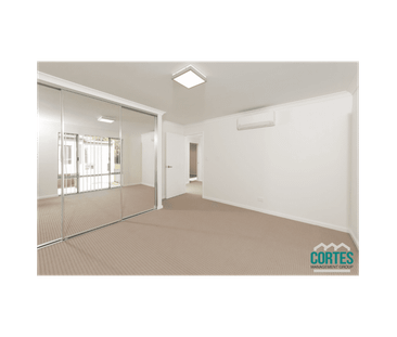 Light-Filled Townhouse in Prime Hamilton Hill Location - Photo 3