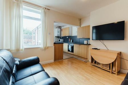 4 bedroom terraced house to rent - Photo 2