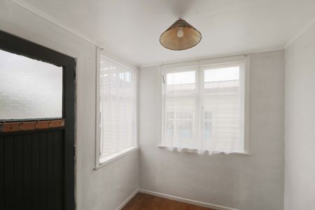 Naenae Living - Photo 3