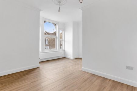 4 bedroom House To Let - Photo 5