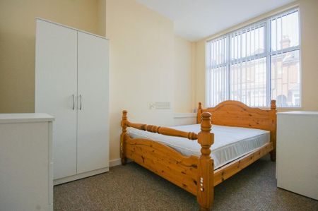 4 bedroom terraced house to rent - Photo 3