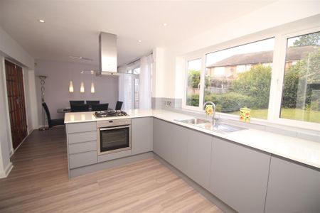 3 bedroom Semi-detached house to rent in Newlands Avenue, Gosforth, Newcastle Upon Tyne - Photo 2