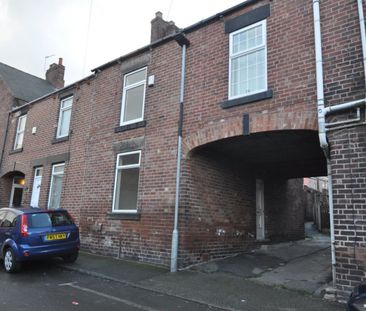 3 bed Terraced - To Let - Photo 5