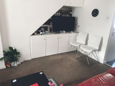 2 Bed Terraced House, Elmore Court, NG7 - Photo 5