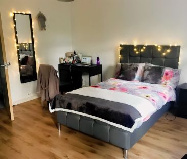 4 Bed 3 Bath - Photo 4