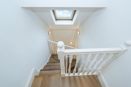 4 bedroom semi-detached house to rent - Photo 5