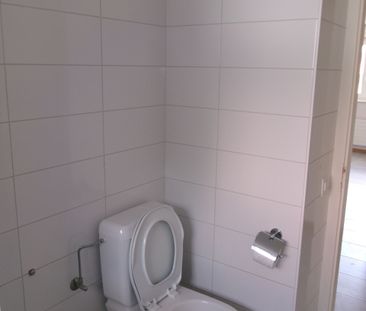 For rent – Bright 2.5 room apartment of 49 m² completely renovated - Photo 2
