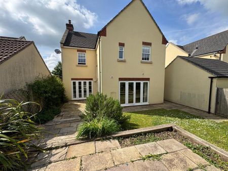 4 bedroom detached house to rent - Photo 5