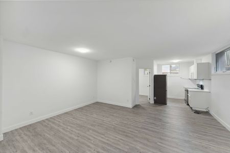 For Lease - 828 Maplewood Avenue Unit# B, Britannia Heights - Queensway Terrace N and Area, Ontario - Photo 3