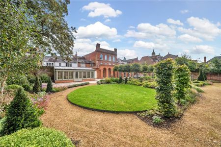 7 Bedroom House - Market Place, Romsey - Photo 5