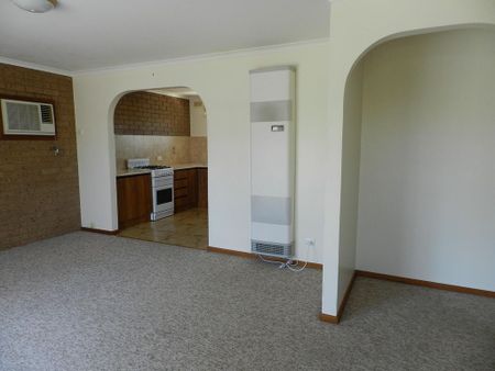 Neat and Tidy 2 Bedroom Unit - Photo 3