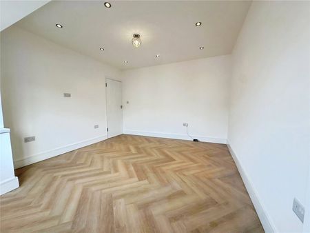 Brightside Avenue, Staines-upon-Thames, Surrey, TW18 1NQ - Photo 4