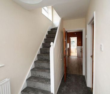 3 bedroom end of terrace house to rent - Photo 2