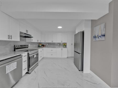 For Lease - 677 Marentette Unit# MAIN, Windsor, Ontario - Photo 4