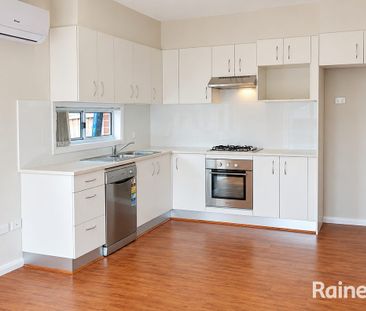 Modern & Convenient 2-Bedroom Granny Flat - Photo 2