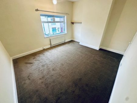 Bank Street - Photo 3