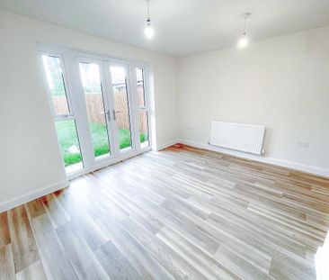 4 bedroom semi-detached house to rent - Photo 4