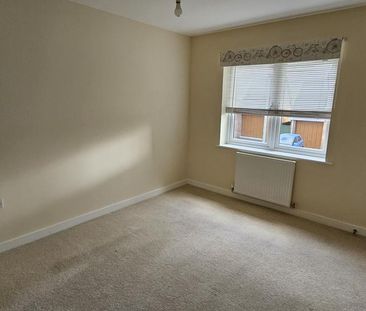 4 bedroom detached house to rent - Photo 2