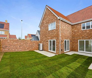 An impressive double fronted brand newly built four bedroom family home - Photo 4