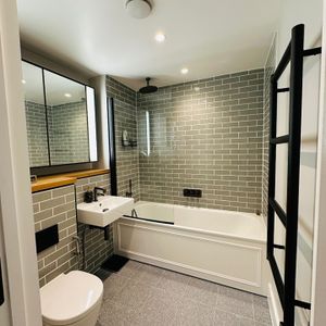 2 Bed Flat, Explore Way, NW7 - Photo 3