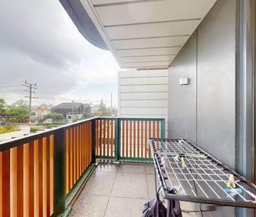 Stylish Urban Living in the Heart of Northcote - Photo 2