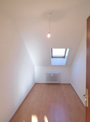 Dachgeschoßwohnung in Duisburg Zentrum zu vermieten - Photo 1