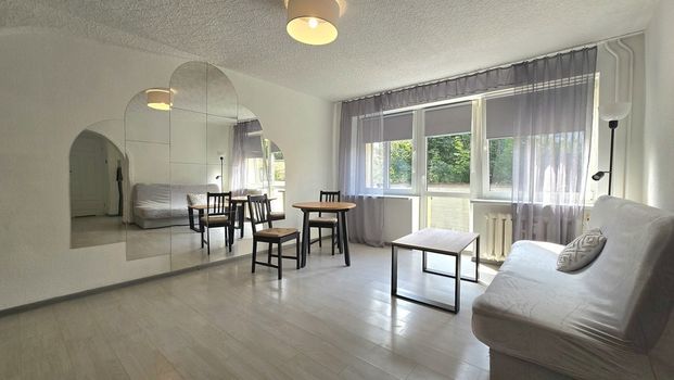 Centrum! Duża kawalerka z balkonem i parkingiem. - Photo 1