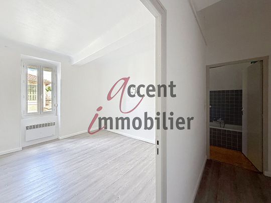 Appartement au 1er étage de 74.46m², situé à Eyragues, - Photo 1