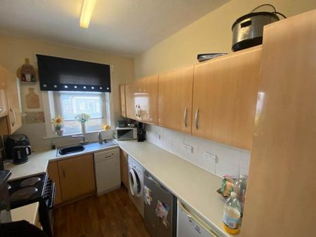 3 bedroom semi-detached house to rent - Photo 4