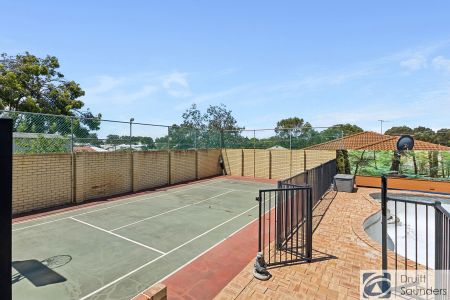 Fully Furnished Family Home in Superb Location - Photo 4