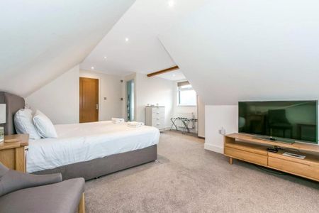 4 bedroom detached house to rent - Photo 4