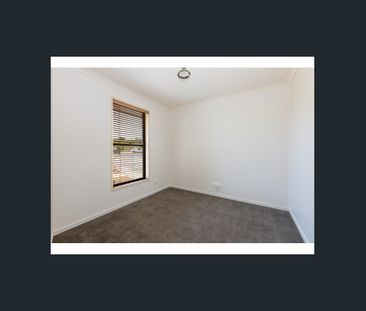 SPACIOUS FAMILY LIVING - Photo 3