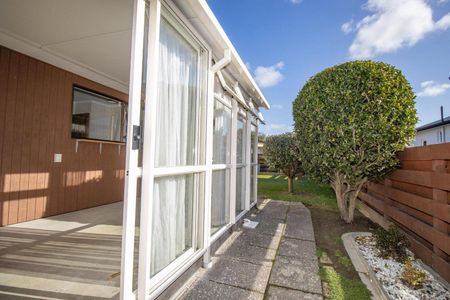 Charming two bedroom Hokowhitu townhouse - Photo 3