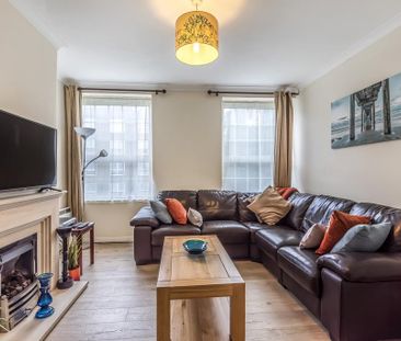 3 bedroom flat to rent - Photo 2