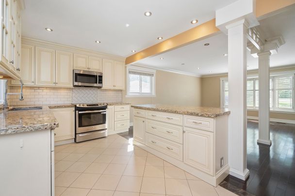 For Lease - 713 Mullin Way, Burlington, Ontario - Photo 1