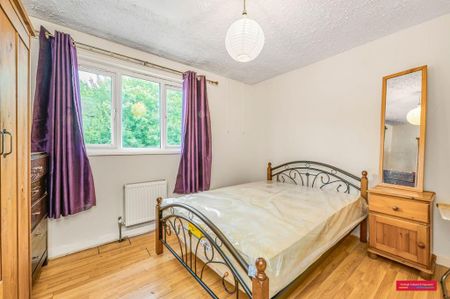 4 bedroom end of terrace house to rent - Photo 4