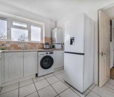 Kingfield Drive, Woking, GU22 - Photo 6